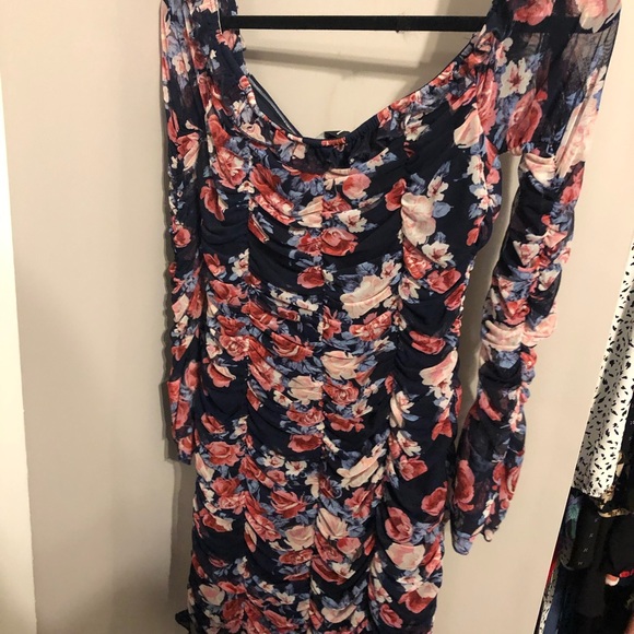 NWOT Lulus M off the shoulder black floral dress - Picture 3 of 4